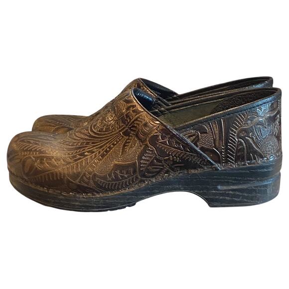 Dansko Embossed Leather Clogs Womens 42 Professional Comfort Boho Workwear Nurse - Picture 3 of 11